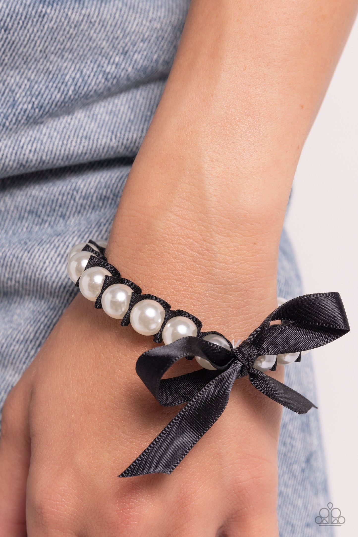 Paparazzi Accessories: Ribbon Rarity - Black Bracelet