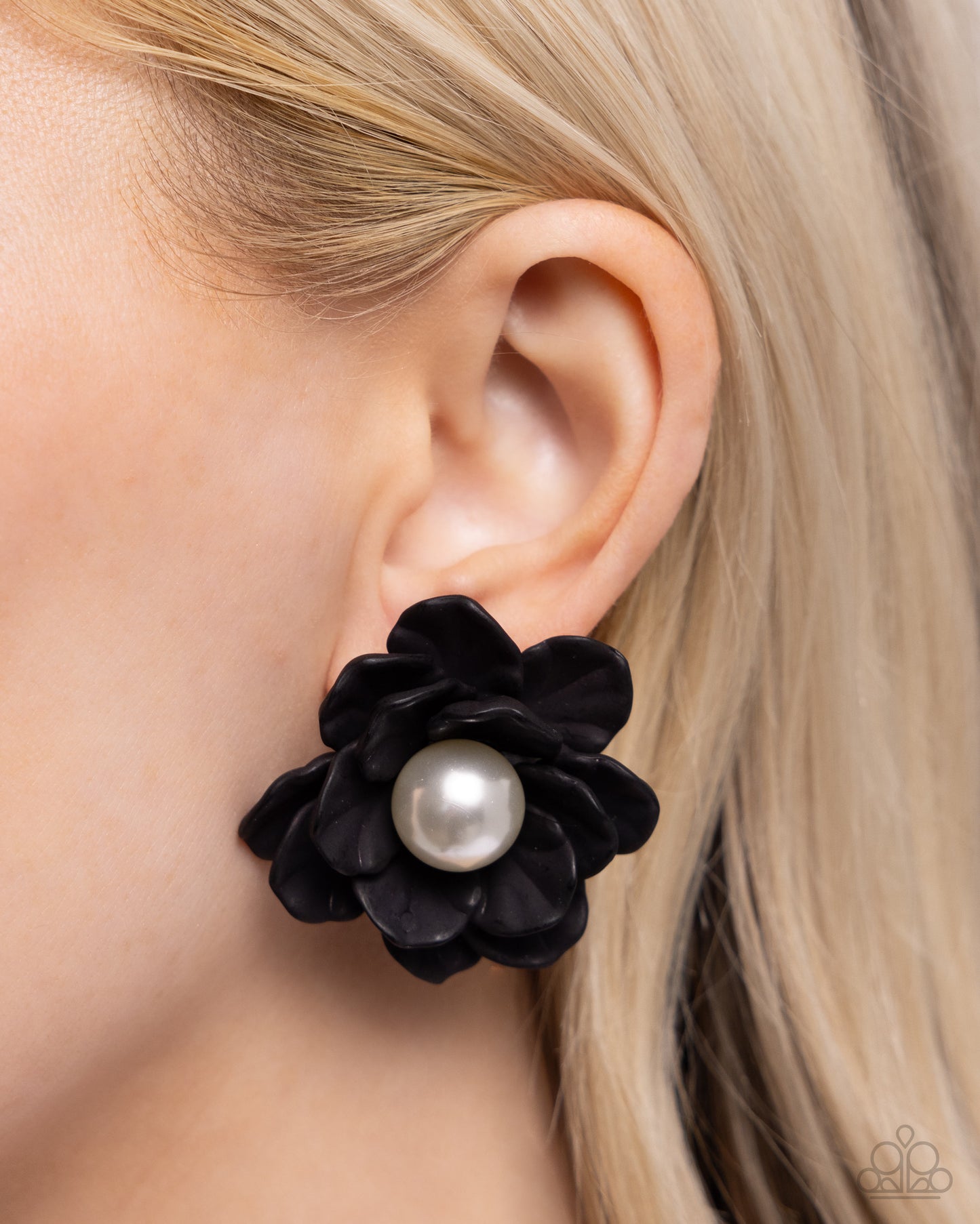 Paparazzi Accessories: Blooming Backdrop - Black Earring