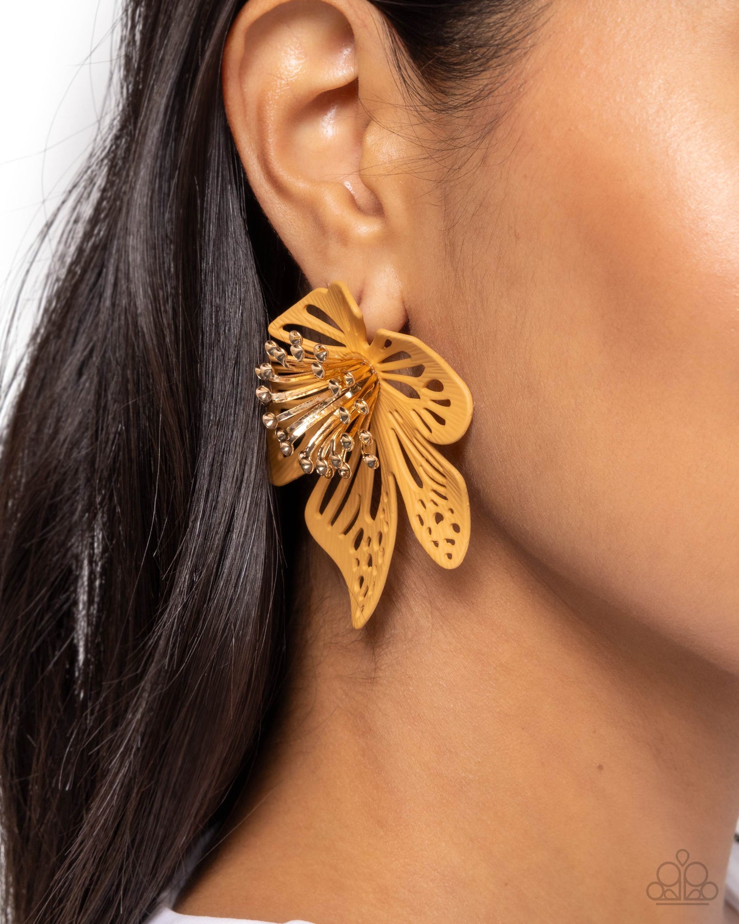 Paparazzi Accessories: Wonderland Wallflower - Brown Earring