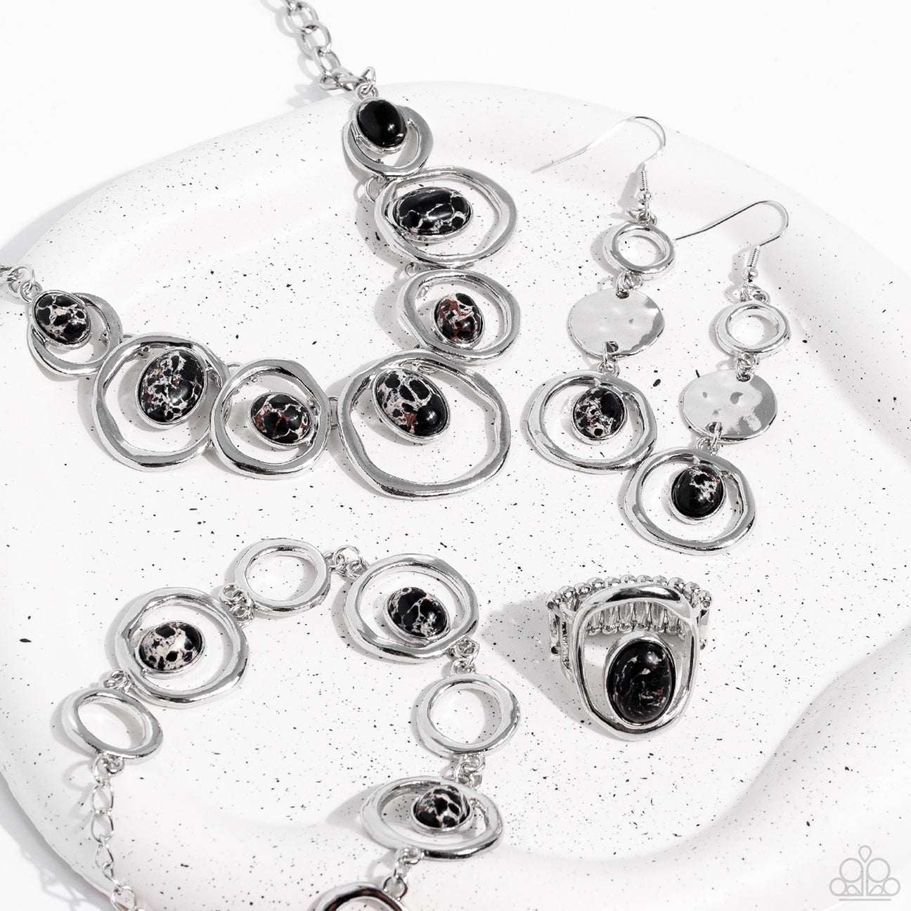 Paparazzi Accessories: Simply Santa Fe (December 2022)