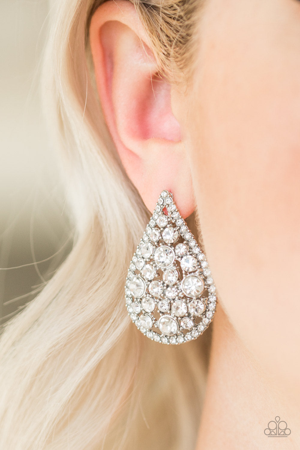Paparazzi Accessories: REIGN-Storm - White Earring