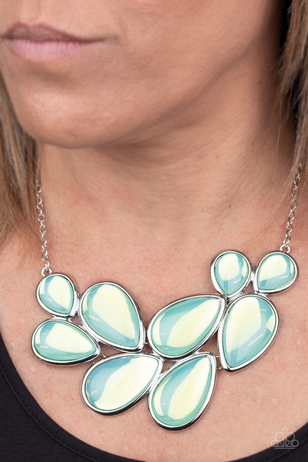 Paparazzi Accessories: Iridescently Irresistible - Green Necklace