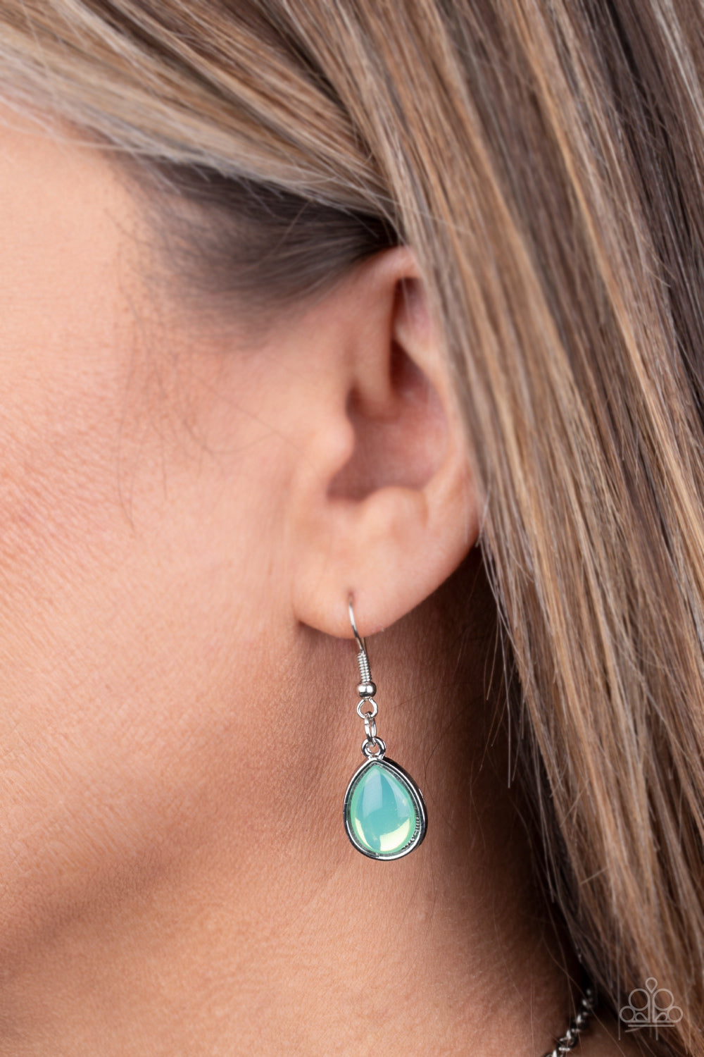 Paparazzi Accessories: Iridescently Irresistible - Green Necklace