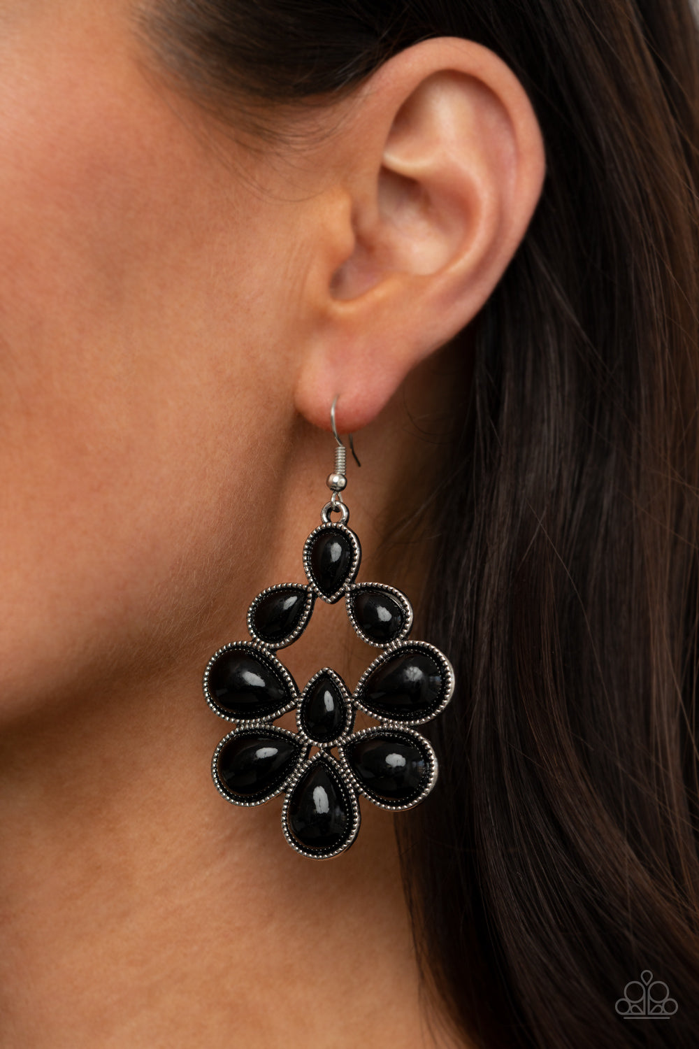 Paparazzi Accessories: In Crowd Couture - Black Earring