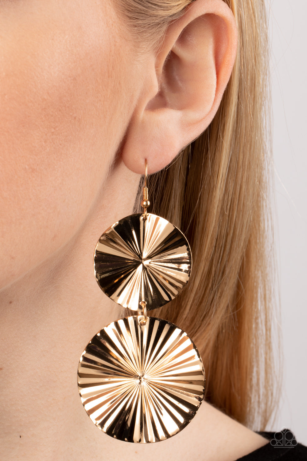 Paparazzi Accessories: In Your Wildest FAN-tasy - Gold Earring