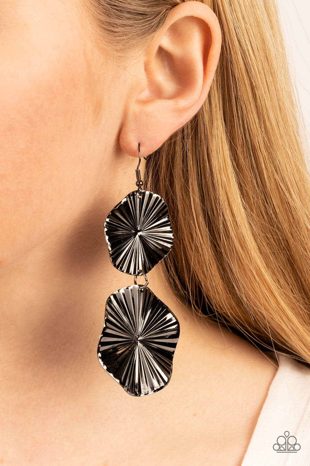 Paparazzi Accessories: In Your Wildest FAN-tasy - Black Earring