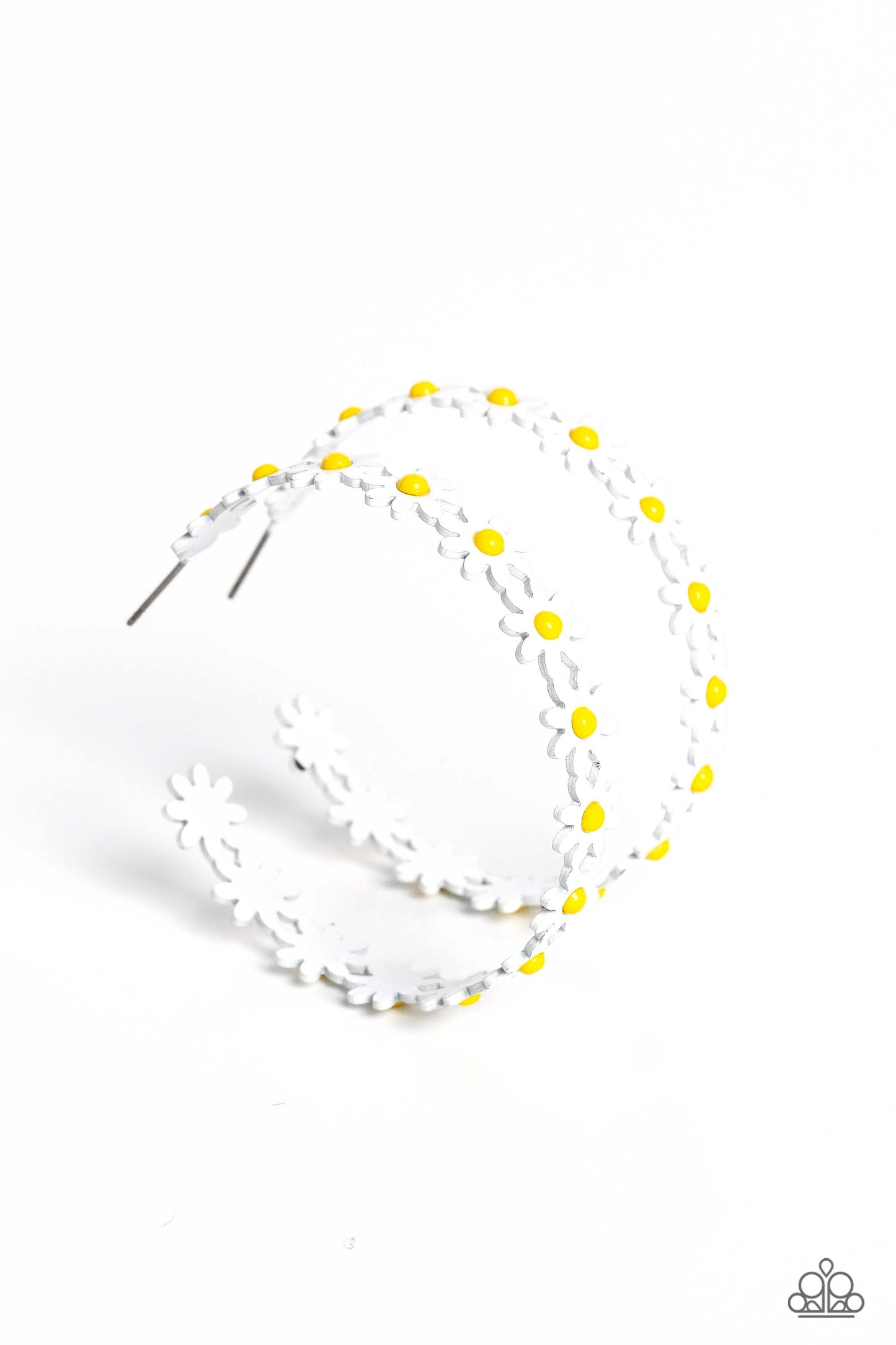 Paparazzi Accessories: Daisy Disposition - White Earring