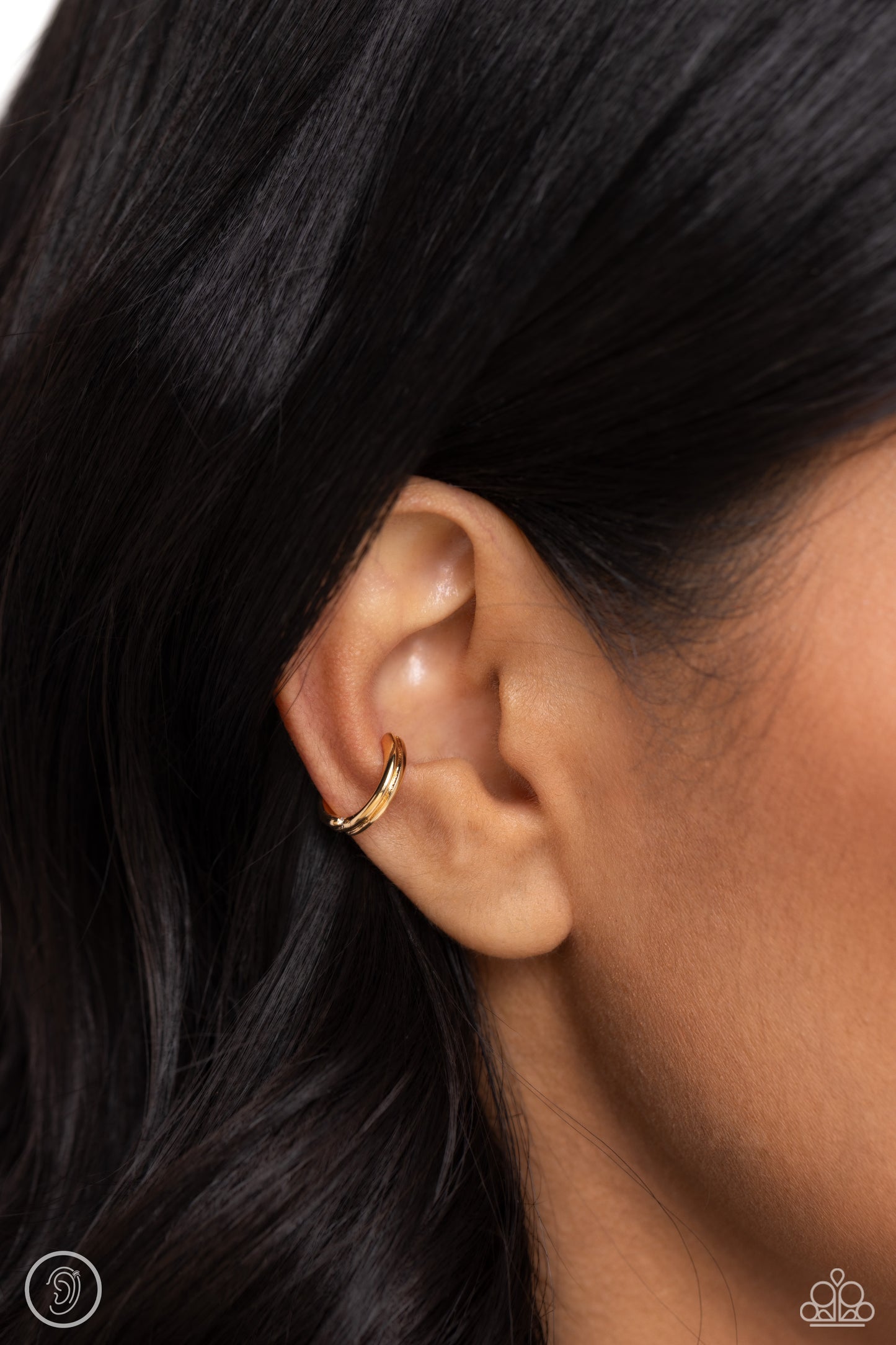 Paparazzi Accessories: Linear Legacy - Gold Ear Cuff