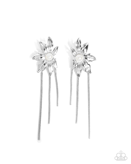 Paparazzi Accessories: Pearl Panorama - White Pearl Earring