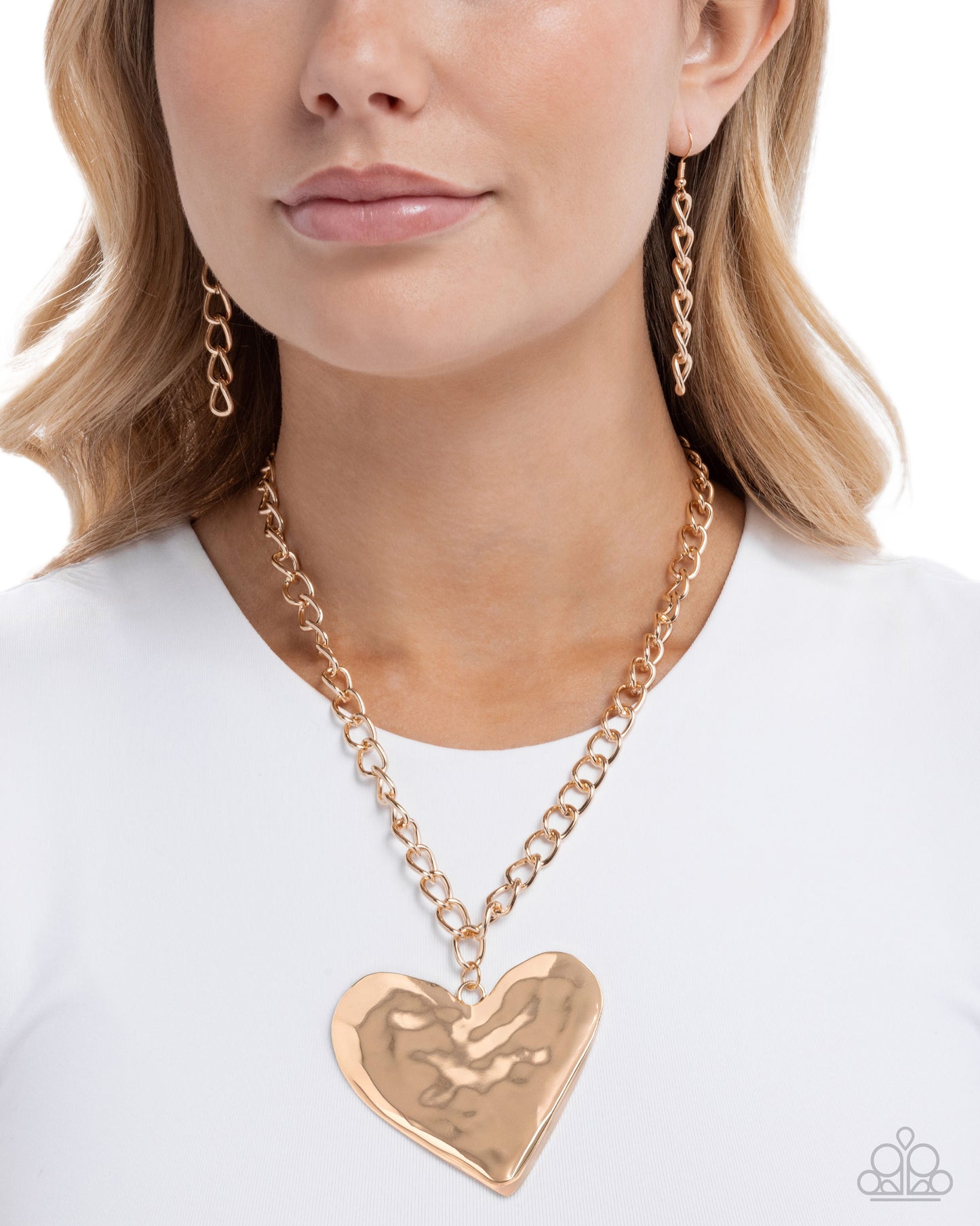 Paparazzi Accessories: Hammered Heartthrob Gold Necklace