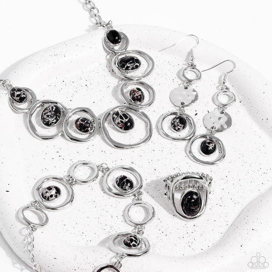 Paparazzi Accessories: Simply Santa Fe (December 2022)
