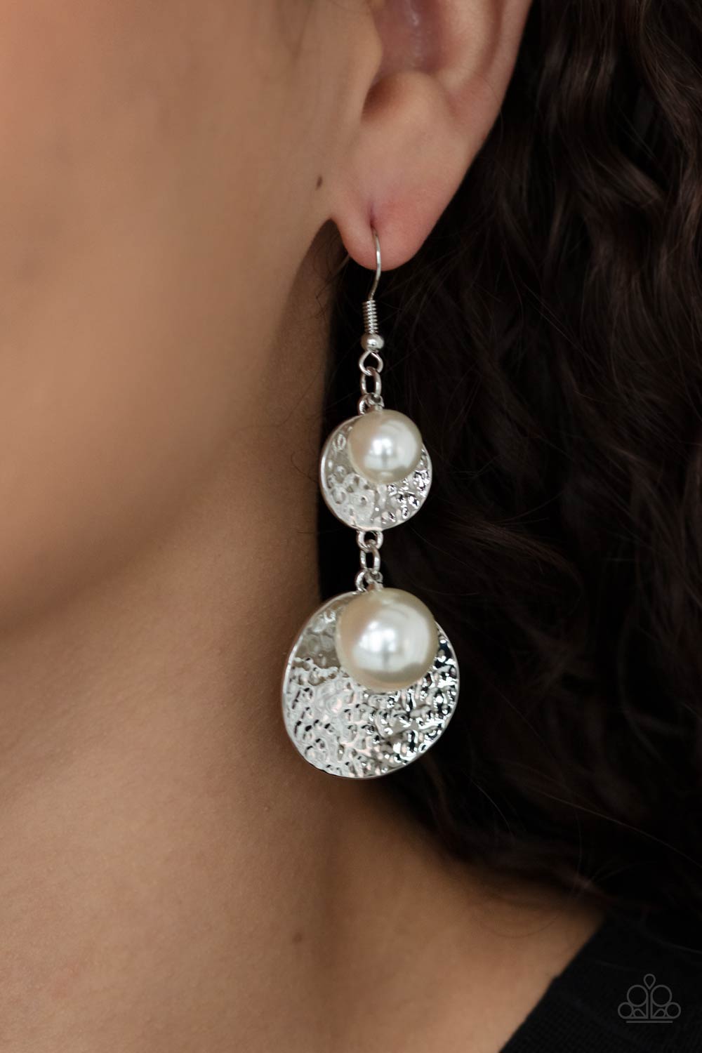 Paparazzi Accessories: Pearl Dive - White Earring
