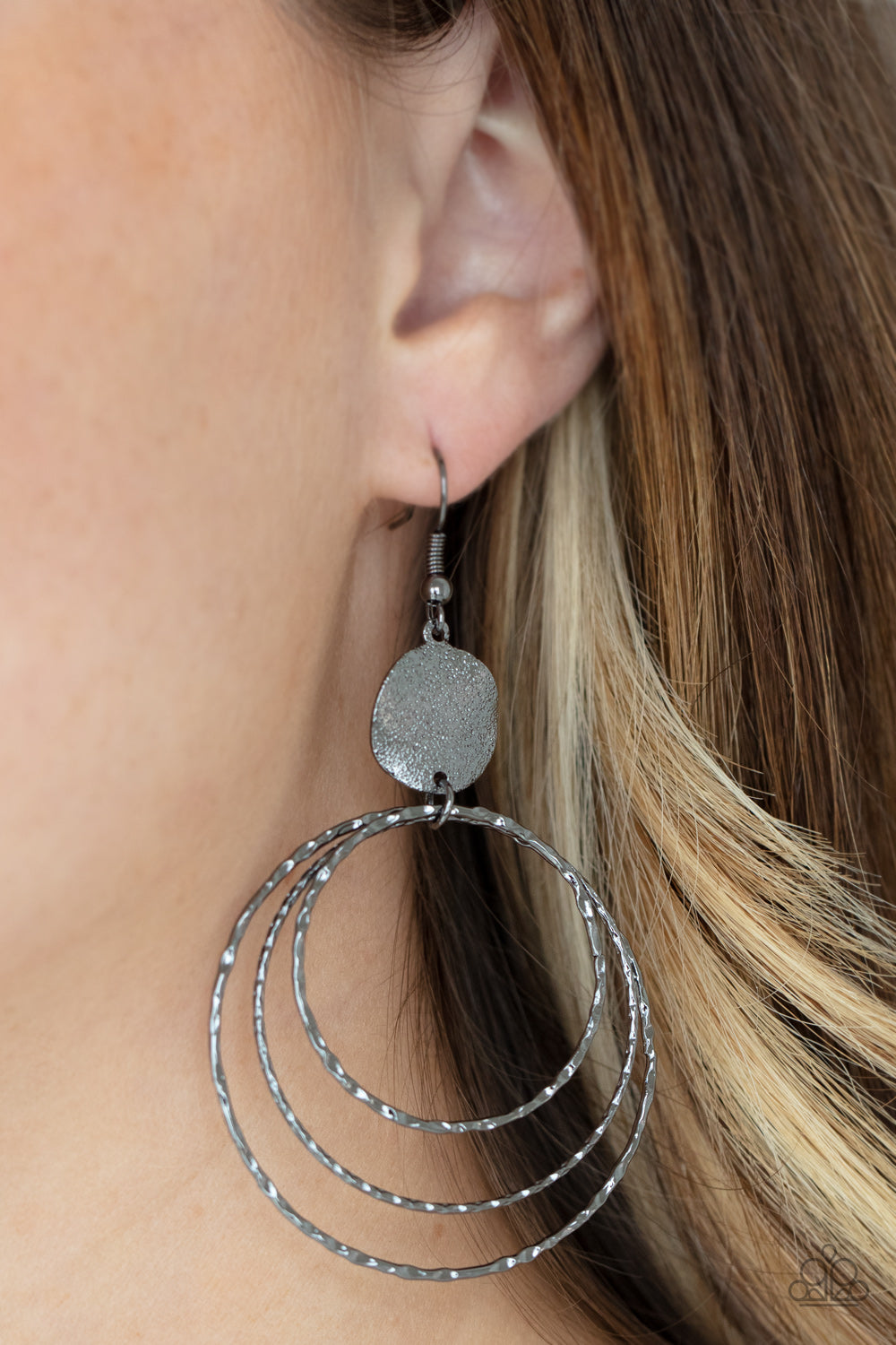 Paparazzi Accessories: Universal Rehearsal - Black Earring