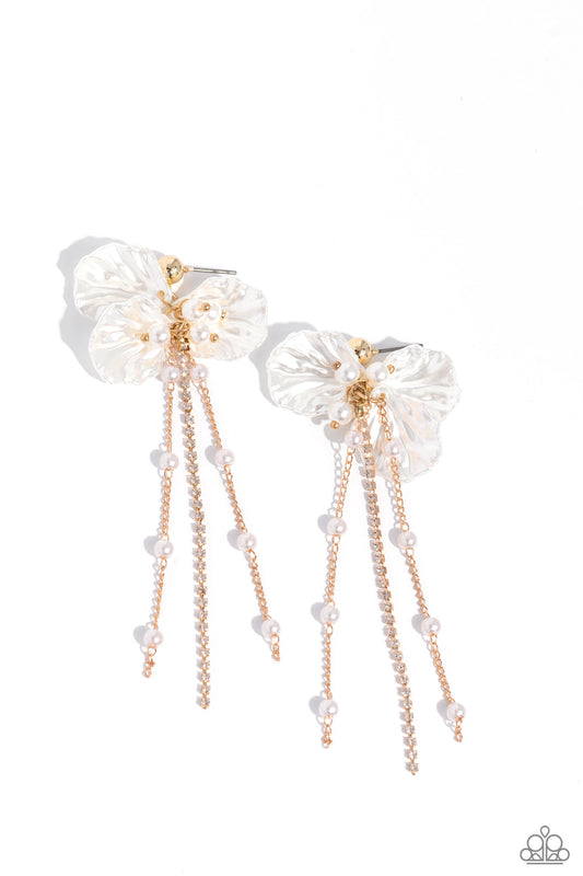 Paparazzi Accessories: Graceful Gesture - Gold Earring